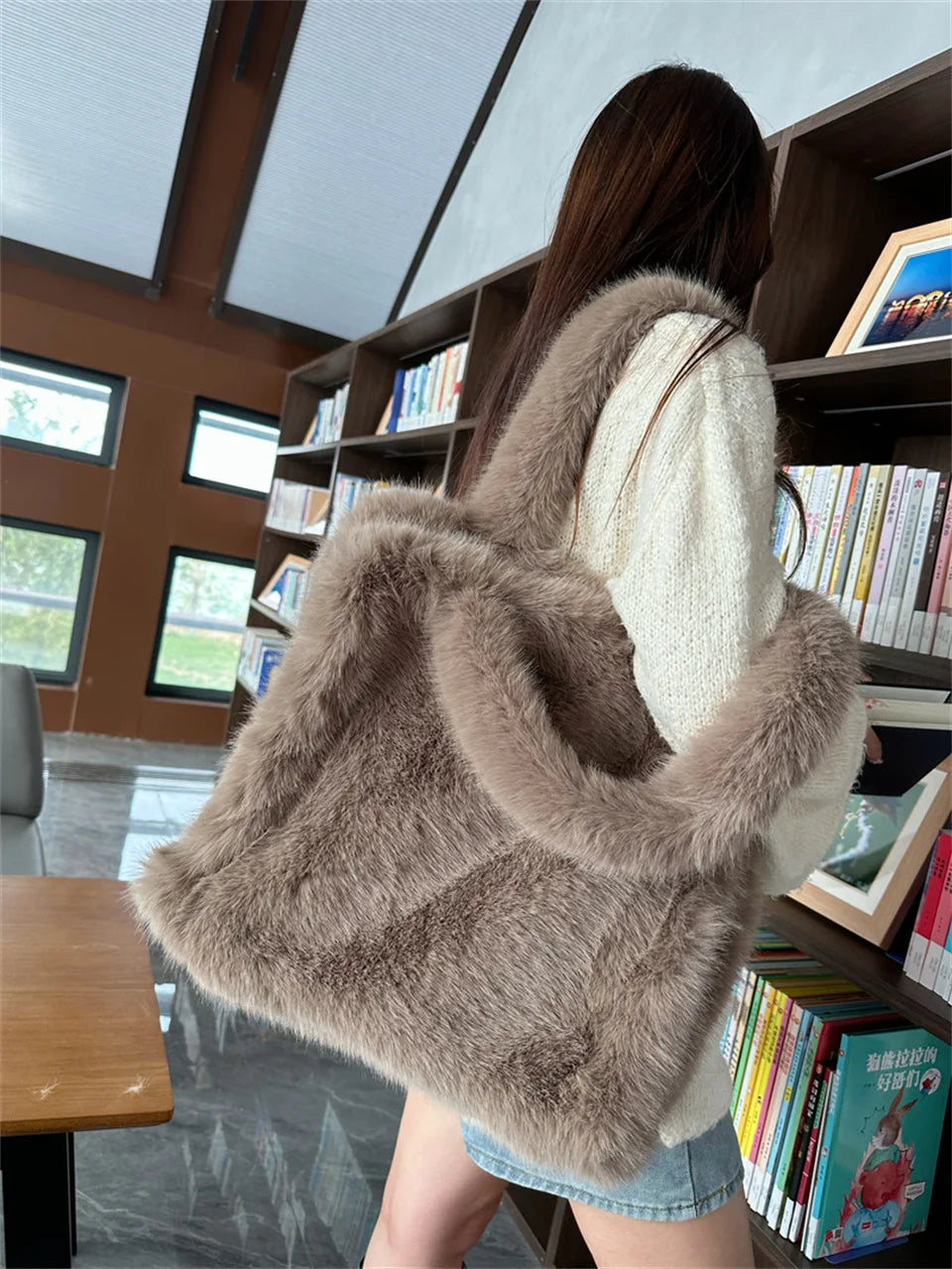 Sac Fourrure Grand Fluffy Étreinte Luxe – Image 30