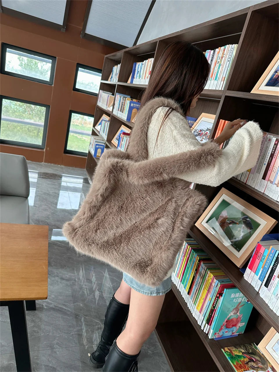 Sac Fourrure Grand Fluffy Étreinte Luxe – Image 31
