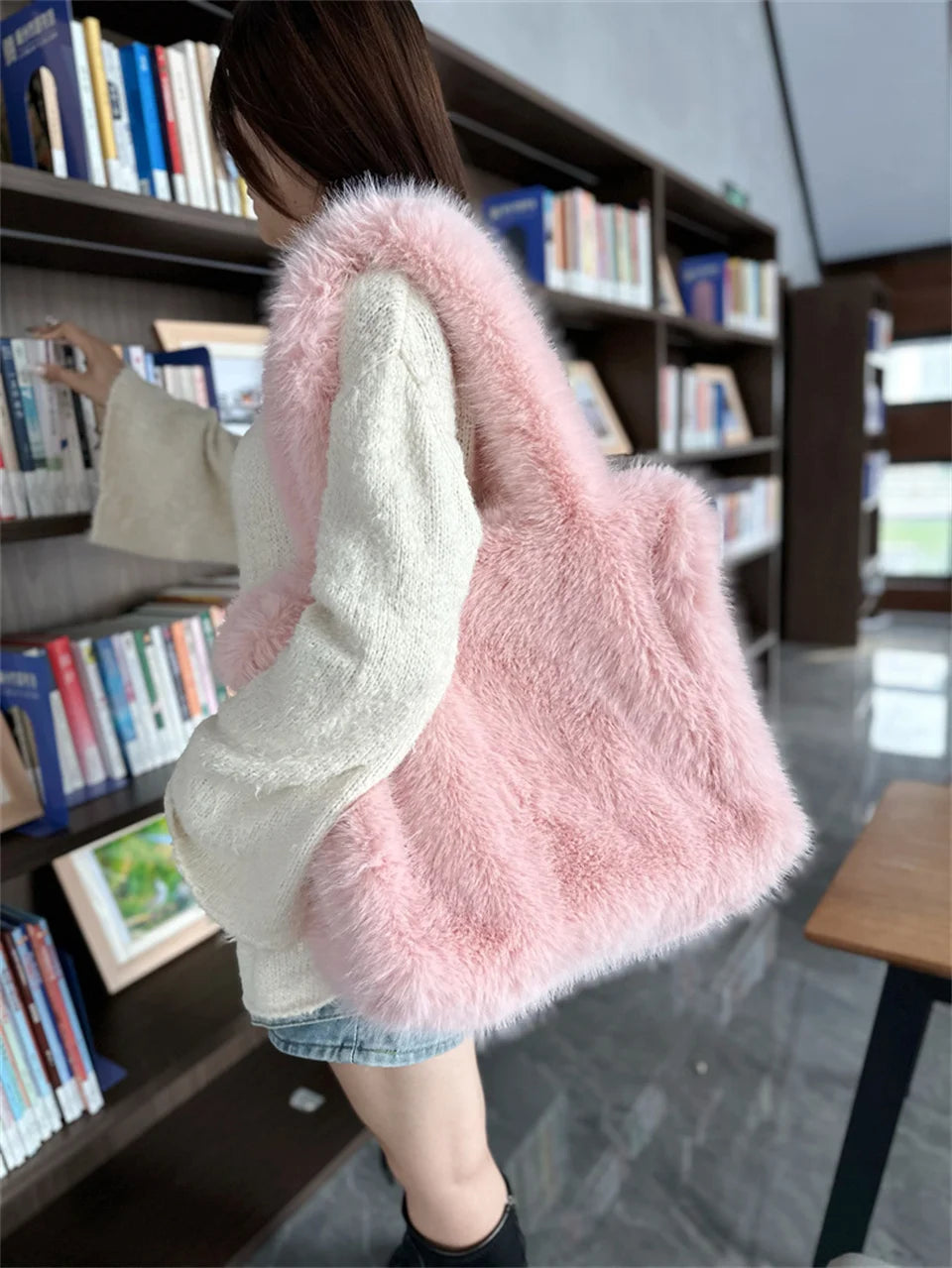 Sac Fourrure Grand Fluffy Étreinte Luxe – Image 10