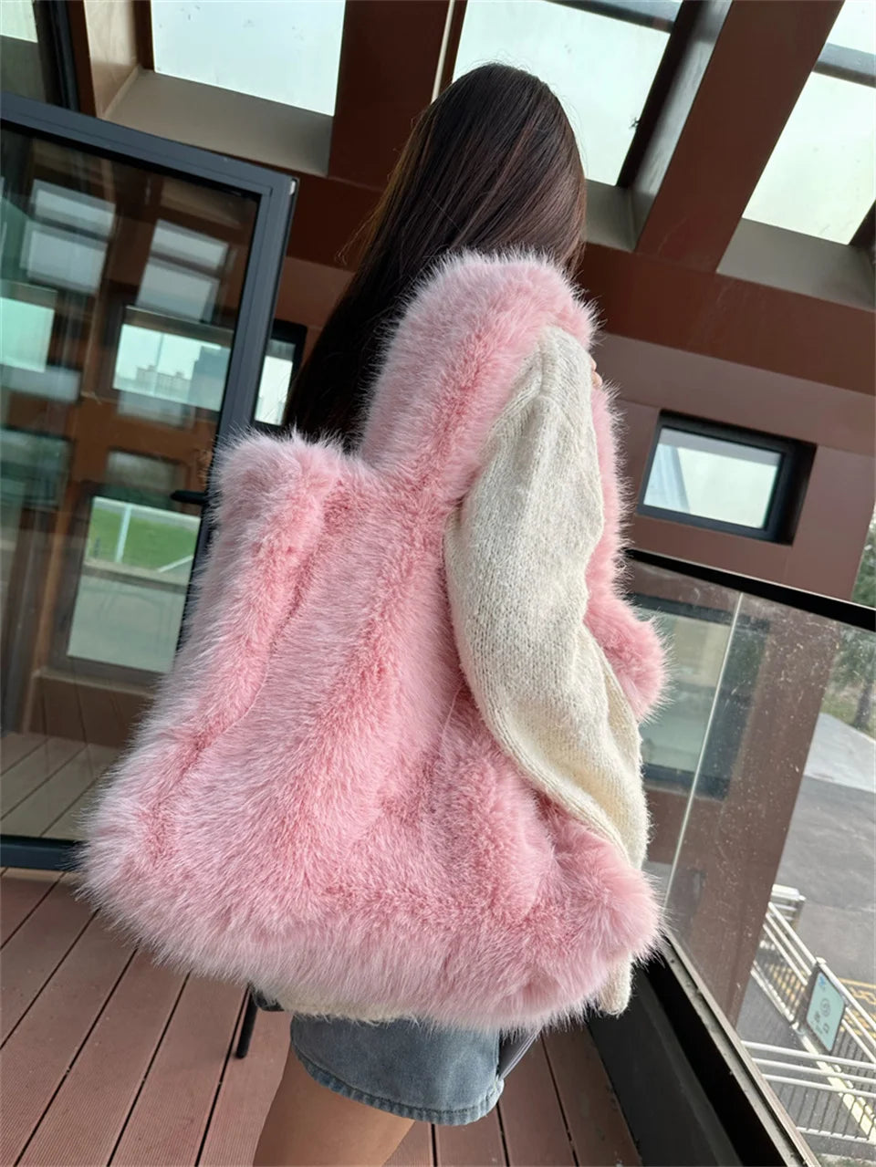 Sac Fourrure Grand Fluffy Étreinte Luxe – Image 12