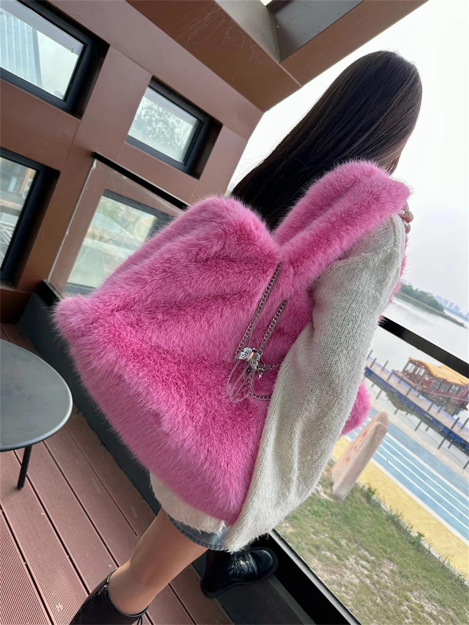 Sac Fourrure Grand Fluffy Étreinte Luxe – Image 15